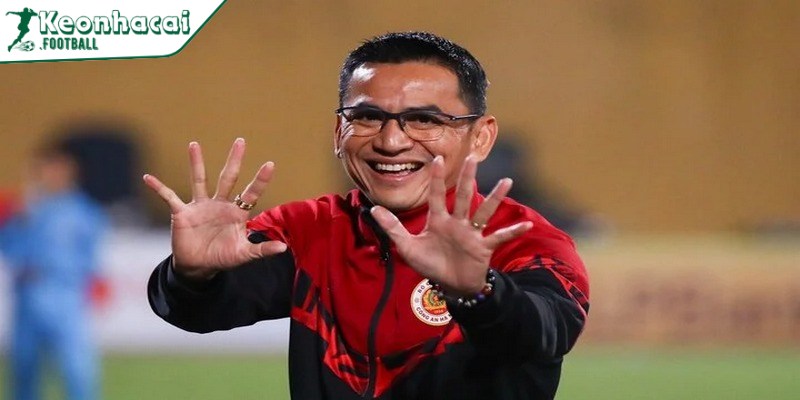 HLV Kiatisuk úp mở khả năng trở lại Việt Nam: V.League sắp chào đón “Zico Thái”? 3 HLV Kiatisuk là cái tên sáng giá trong mắt nhiều đội bóng V.League